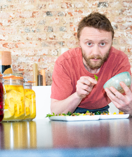 Affiche du spectacle Un soupçon, dégustation cinémato- graphique à l'aveugle