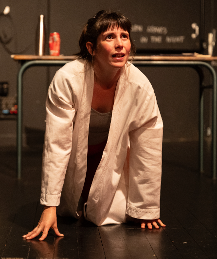 Affiche du spectacle La Tête loin des épaules